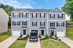 221 Brooklane Ct, Easley, SC 29642 - Photo 2
