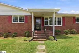18 Fairlane Dr, Mauldin, SC 29662 - Photo 2
