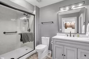 100 E Washington St, Greenville, SC 29601 - Photo 18