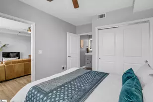 100 E Washington St, Greenville, SC 29601 - Photo 8