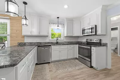 218 Crestwood Drive, Greenville, SC 29609 - Photo 14