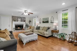 203 Hickory Ln, Mauldin, SC 29662 - Photo 4