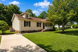 109 Laurens Ct, Fountain Inn, SC 29644 - Photo 2