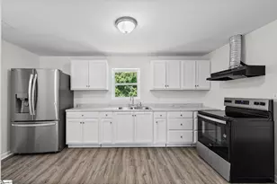 141 Edge St, Wellford, SC 29385 - Photo 6