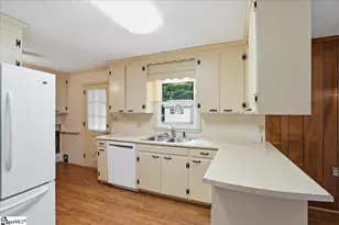 208 Skyland Dr, Clinton, SC 29325 - Photo 16