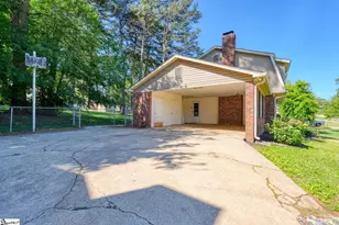 210 Oakmont Dr, Boiling Springs, SC 29316 - Photo 2