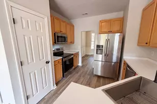 9 Bluff Ridge Ct, Greenville, SC 29617 - Photo 2
