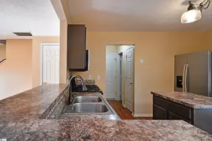 136 W Corley Ln, Spartanburg, SC 29303 - Photo 10