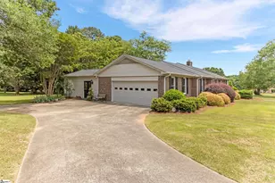 101 Lancelot Dr, Simpsonville, SC 29681 - Photo 2