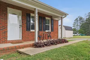 1045 Knollwood Acres Rd, Boiling Springs, SC 29316 - Photo 2