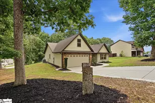 2222 Wright Dr, Greer, SC 29651 - Photo 2