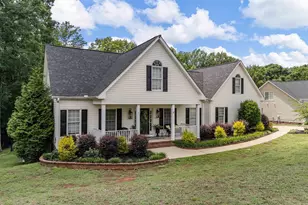 379 Shallowford Dr, Boiling Springs, SC 29316 - Photo 2