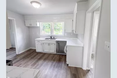 4 Willowood Drive, Spartanburg, SC 29303 - Photo 2