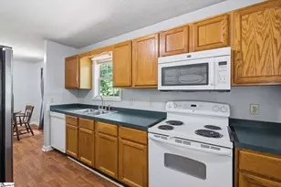 560 Center Dr, Taylors, SC 29687 - Photo 12