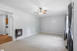 560 Center Dr, Taylors, SC 29687 - Photo 8