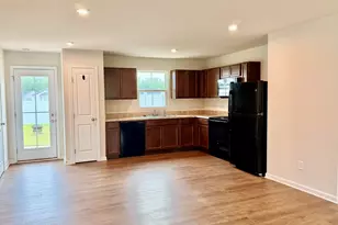 818 Cranbrook Dr, Woodruff, SC 29388 - Photo 2