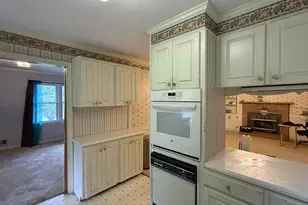 3855 Maid Marion Ln, Spartanburg, SC 29302 - Photo 12
