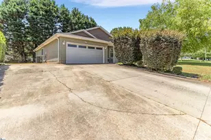 400 Panther Ct, Greer, SC 29651 - Photo 2