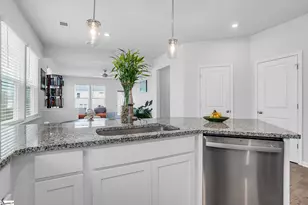 403 Poinsett Bridge Wy, Greenville, SC 29607 - Photo 4