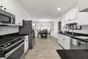 215 Bendingwood Cir, Taylors, SC 29687 - Photo 8
