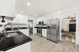215 Bendingwood Cir, Taylors, SC 29687 - Photo 12