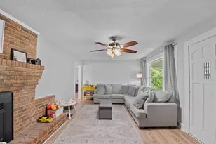202 Tiffany Dr, Easley, SC 29640 - Photo 2
