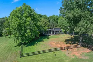 1064 Knollwood Acres Dr, Boiling Springs, SC 29316 - Photo 2