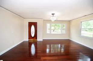 548 Honeysuckle Rd, Spartanburg, SC 29303 - Photo 4