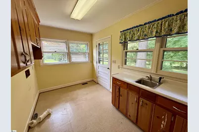 301 Pine Street, Clinton, SC 29325 - Photo 12