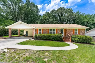 208 Pinewood Dr, Taylors, SC 29687 - Photo 2
