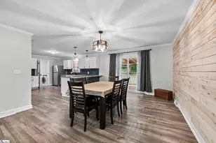 208 Pinewood Dr, Taylors, SC 29687 - Photo 8