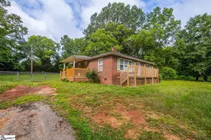 157 Hampton St, Wellford, SC 29385 - Photo 6