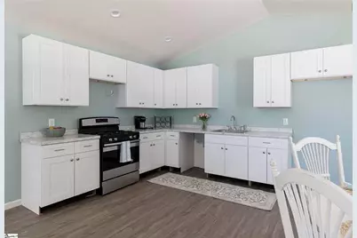 204 Dillon Drive, Clinton, SC 29325 - Photo 2