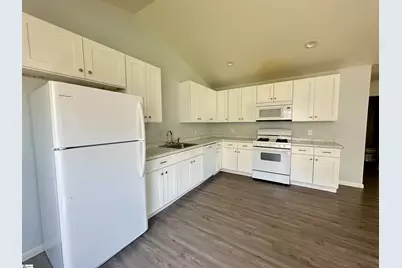 204 Dillon Drive, Clinton, SC 29325 - Photo 2