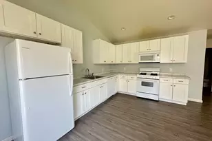 204 Dillon Dr, Clinton, SC 29325 - Photo 2