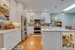 203 Greenview Cir, Greenville, SC 29609 - Photo 14