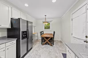 17 Eisenhower Dr, Greenville, SC 29607 - Photo 8