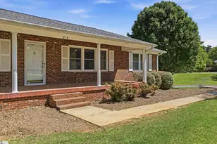 814 Mountain Vew Ct, Greer, SC 29651 - Photo 2