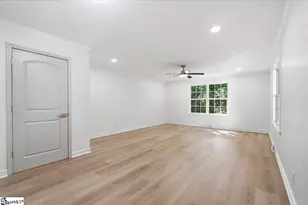 8 Overlook Ct, Greenville, SC 29609 - Photo 4