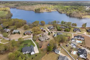 209 Waterfront Dr, Williamston, SC 29697 - Photo 2
