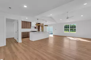 410 Benjamin Reid Ct, Duncan, SC 29334 - Photo 2
