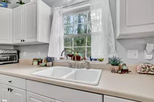 301 S E St, Easley, SC 29640 - Photo 18