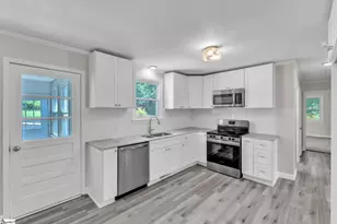 107 Carriage Ln, Simpsonville, SC 29681 - Photo 6