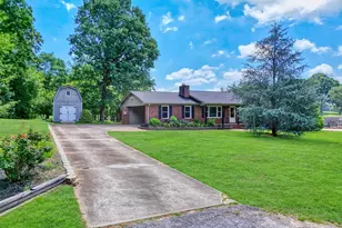 209 Hickory Dr, Easley, SC 29642 - Photo 2