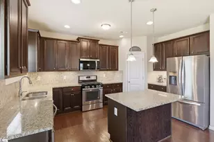 324 Lost Lake Dr, Simpsonville, SC 29681 - Photo 10