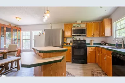 13869 S Highway 101, Gray Court, SC 29645 - Photo 8