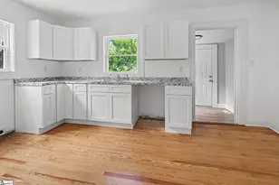 586 Hickory Dr, Startex, SC 29377 - Photo 8