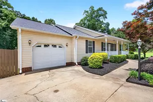 11 Julius Cir, Taylors, SC 29687 - Photo 2