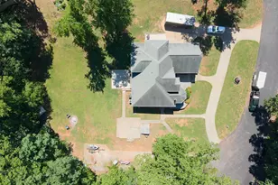 102 Point Bluff Ct, Inman, SC 29349 - Photo 6