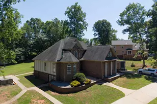 102 Point Bluff Ct, Inman, SC 29349 - Photo 4